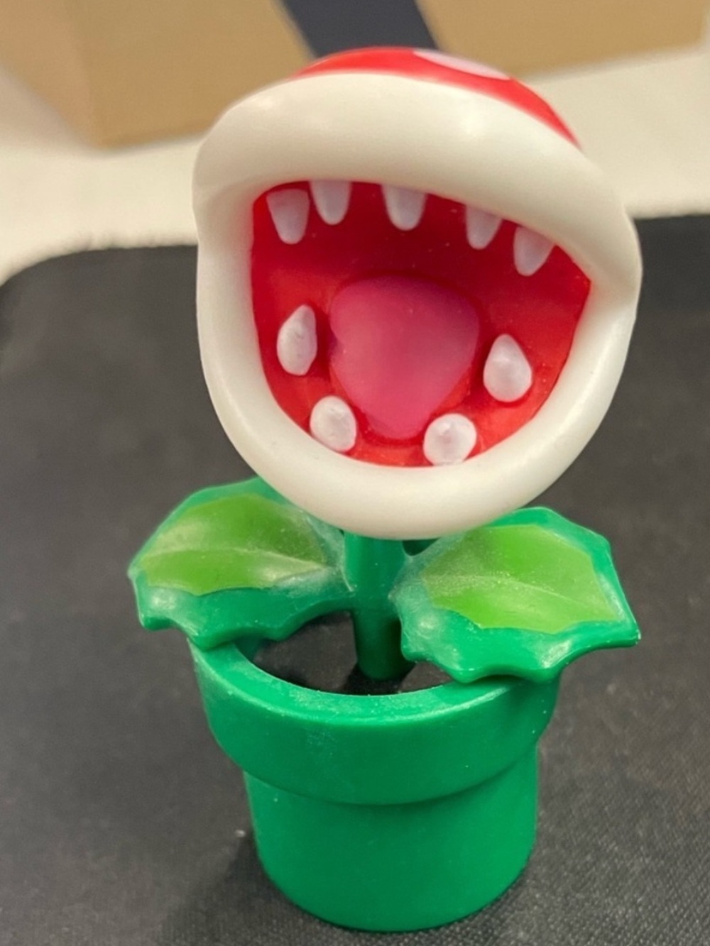 World of Nintendo Super Mario Piranha Plant 4” Articulated Figure toy